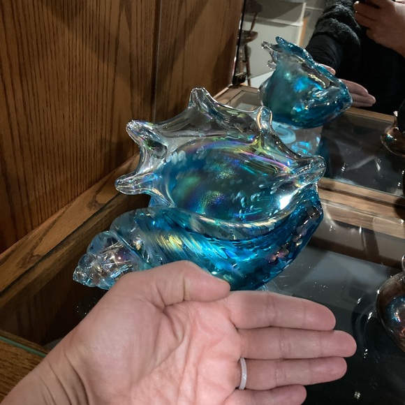 “Wilson” Large Iridescent Glass Conch Shell - Picture 2 of 7